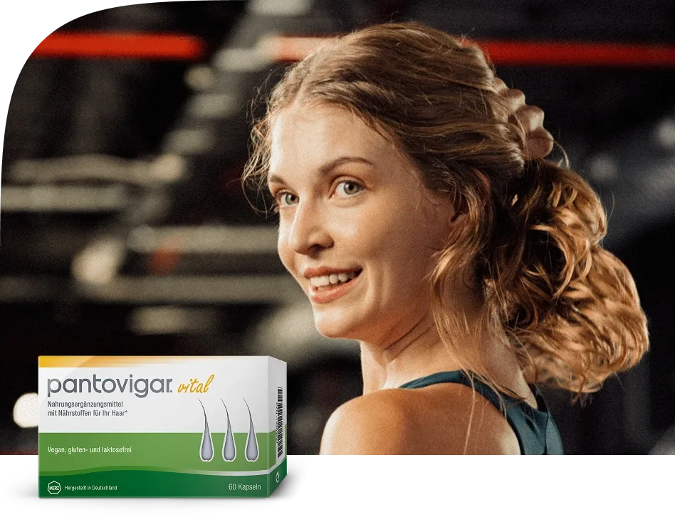 Pantovigar® vital – Nahrungsergänzung bei Haarausfall: Frau mit kräftigem Haar nach regelmäßiger Anwendung zur Stärkung von innen.